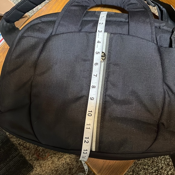 Crumpler Dr Henkel 13” messenger bag - Picture 10 of 12